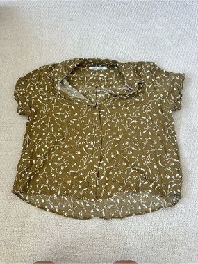 SAMSOE Olive Green Short Sleeve Button Front Top with White Floral Print